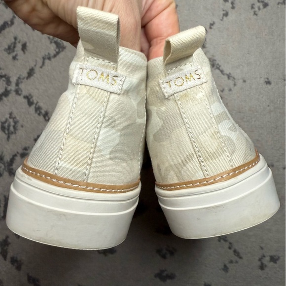 TOMS Bryce Egret Camo Printed Slip On High Top Canvas Sneaker - Picture 9 of 10